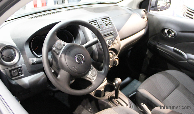 2013-nissan-versa-sedan-interior