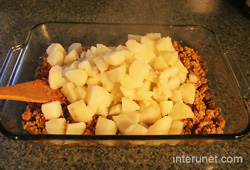 ground-meat-with-boiled-potato-on-a-tray