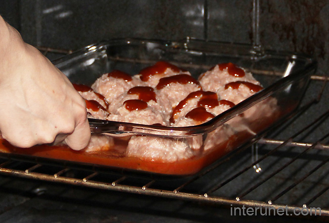 placing-tray-with-meatballs-into-preheated-oven