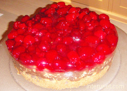 norwegian-style-raspberry-cake