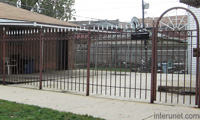 backyard-metal-fence-with-gate