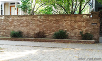 brick-fence-with-decorative-elements