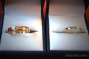 golden-wedding-rings