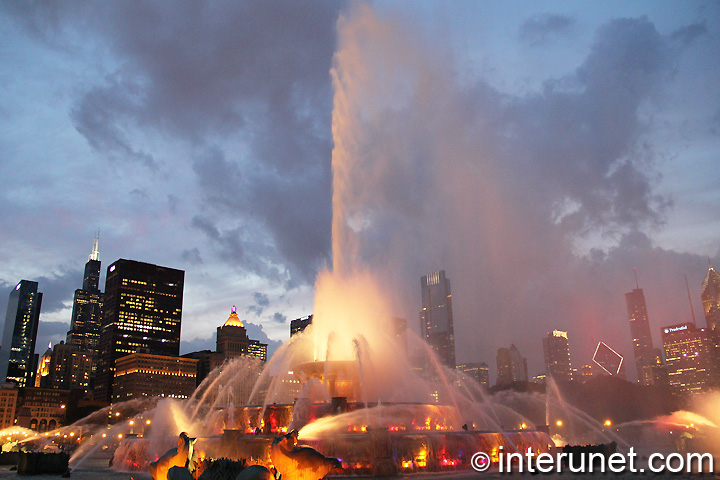 buckingham fountain night view