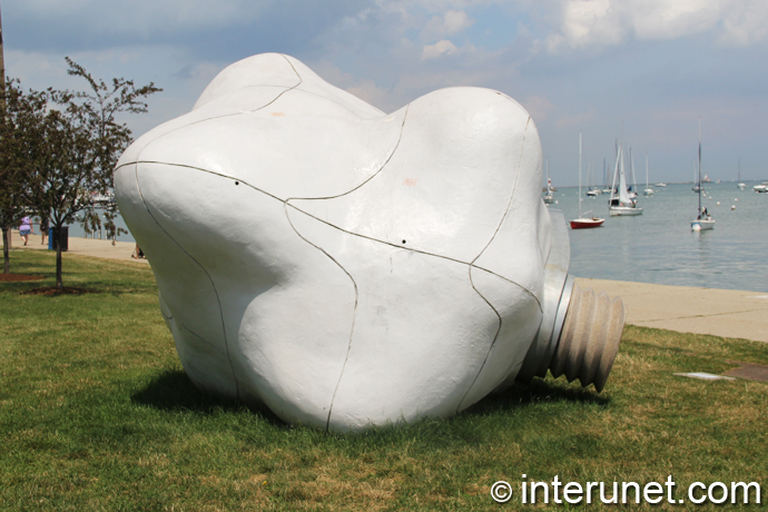 “Expending Universe” sculpture in Chicago by Eric Lindsey