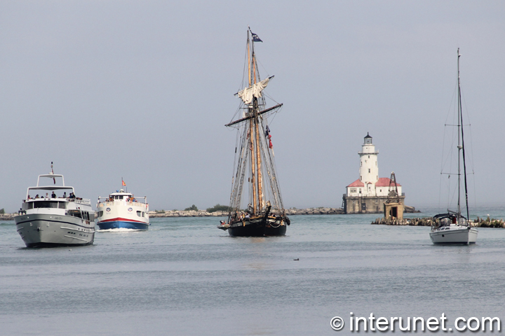 Boats-tall-ships-coming-to-Navy-Pier