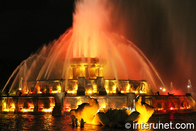 Amazing view of Buckingham Fountain at night