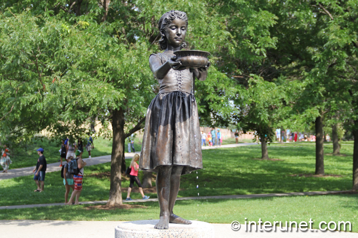 Fountain-Girl-in-Lincoln-Park-Chicago