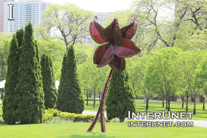 sculpture-of-a-flower-in-Chicago