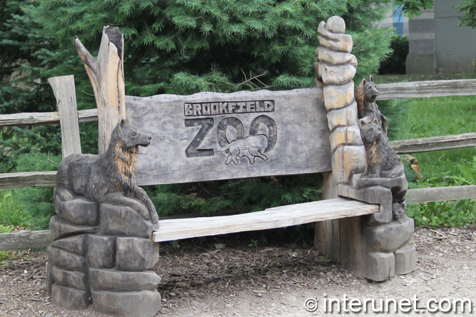 bench-with-wood-animals-in-Brookfield-zoo