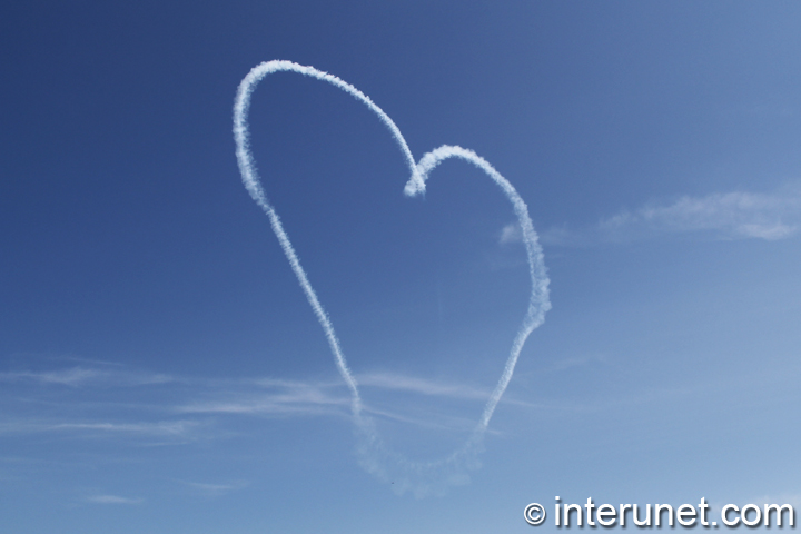 heart-in-the-skies-made-by-plane