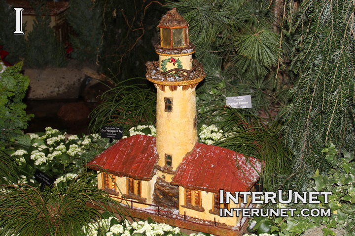lighthouse-sculpture-on-Lake-Michigan