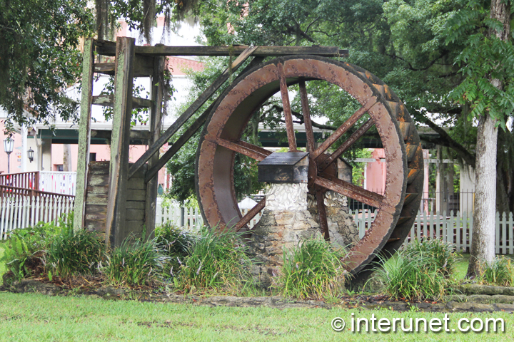 old-waterwheel-sculpture-St-Augustine-Florida