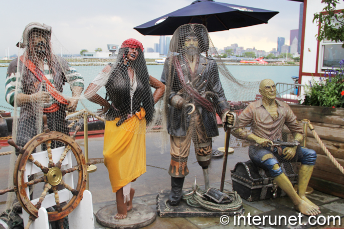 pirates statues on Navy Pier in Chicago