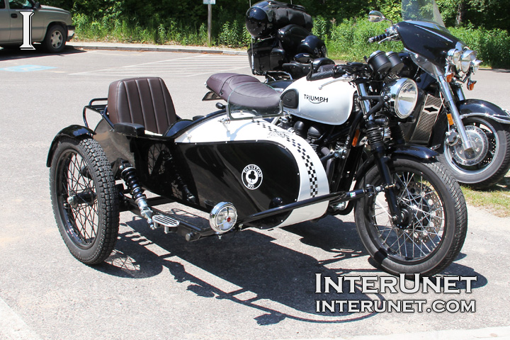 triumph-with-a-sidecar