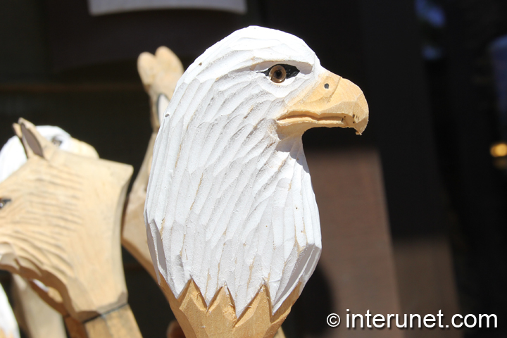 wood-carved-eagle-head