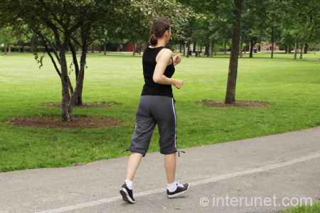 woman-running-in-the-park