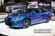 2016-Toyota-Camry-SE-blue-streak-metallic 