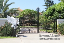 custom-welded-gates-with-white-heron-sculpture