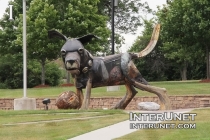 funny-dog-sculpture