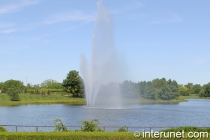 Fountain in Chicago botanic garden