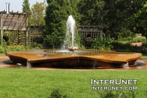 Fountain-in-Chicago-Botanic-Garden