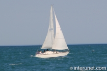 sailing-boat-on-Lake-Michigan