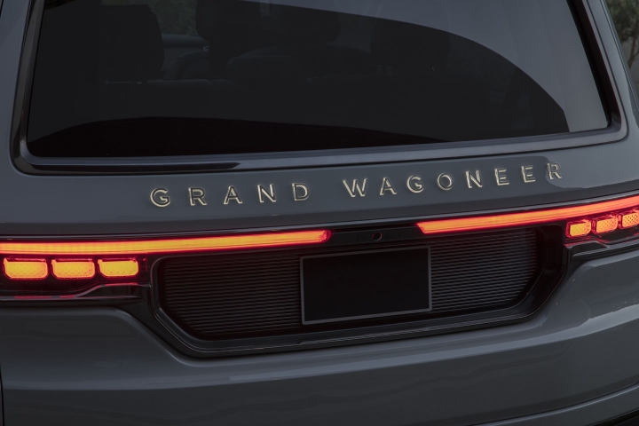 2022-Jeep-Grand-Wagoneer-rear