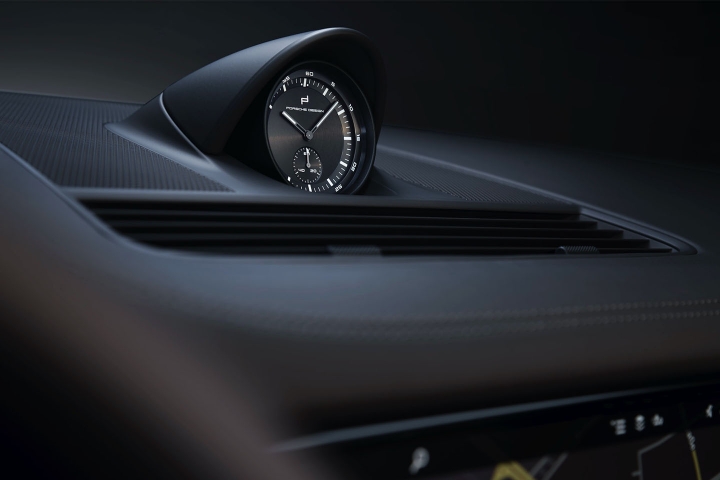 2021-Porsche-Panamera-Turbo-S-clock