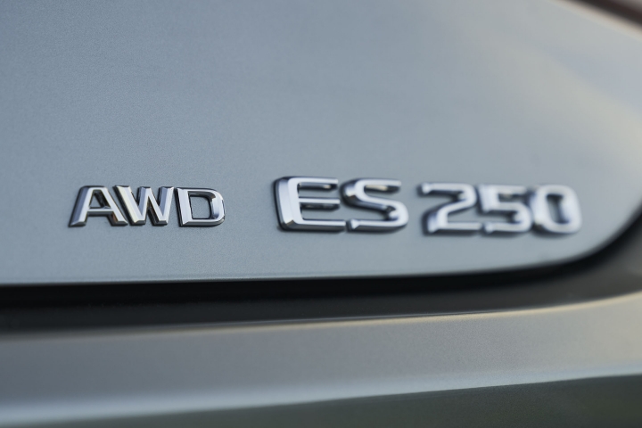 2021_Lexus_ES_250_AWD_F_Sport_logo