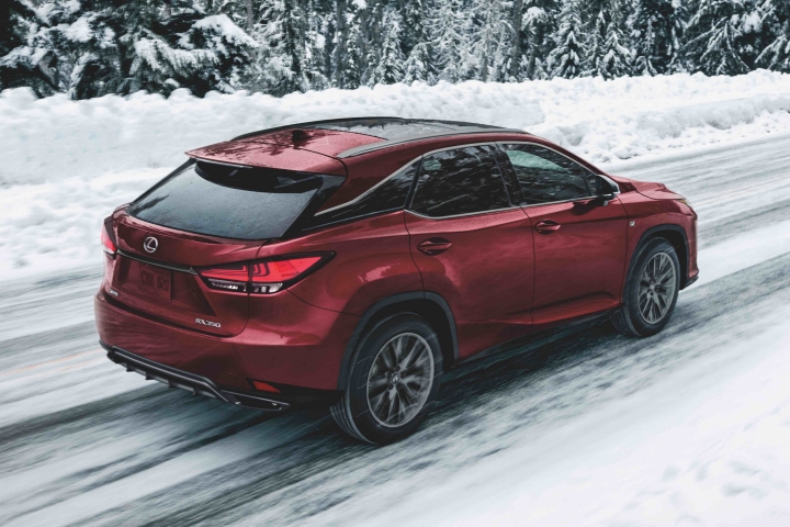 2021_Lexus_RX350_Snow_Driving