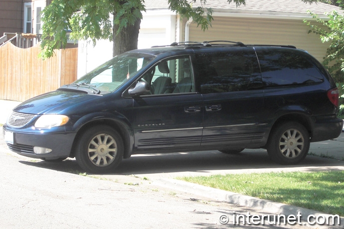 Chrysler-Town-Country-2004
