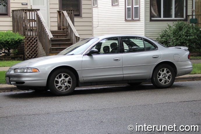 Oldsmobile-Intrigue-2000