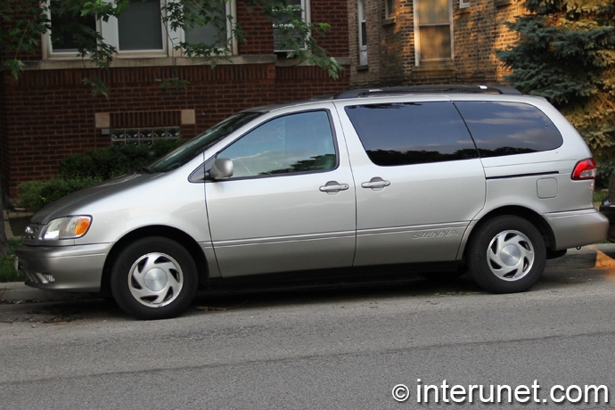 Toyota-Sienna-2002