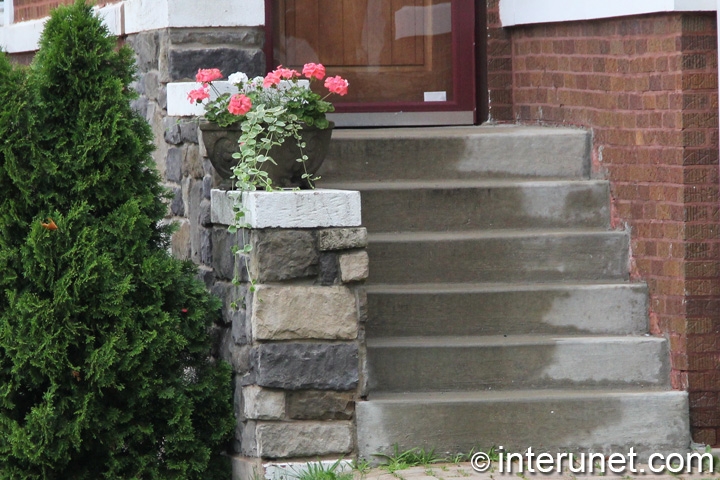 combination-of-concrete-steps-with-stone-balustrade