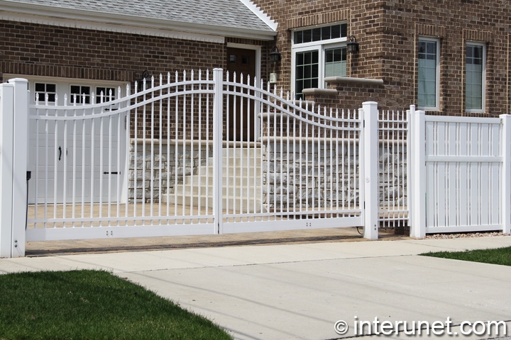 white-vinyl-fence-with-metal-gates