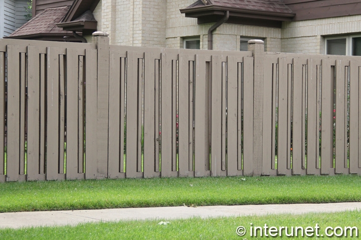 wood-fence-semi-privacy-painted