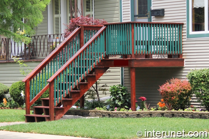 wood-front-porch-pained-red-green-colors