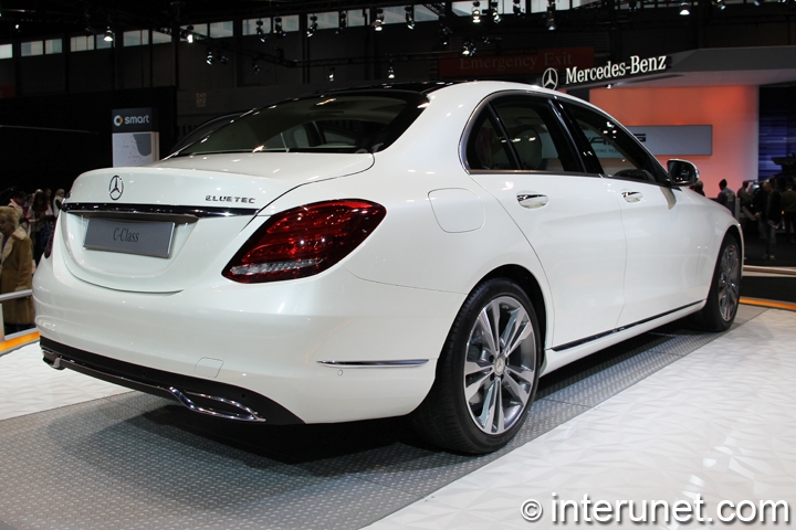 2015 Mercedes-Benz C-250 2015-Mercedes-Benz-C-250-rear-side-view