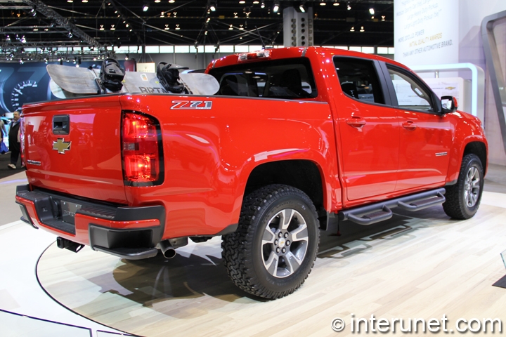 2015-Chevrolet-Colorado-rear-side-view