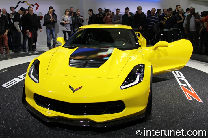 2015-Chevrolet-Corvette-Z06-front-view