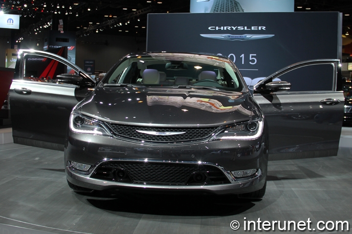 2015 Chrysler 200C 2015-Chrysler-200C-front-view