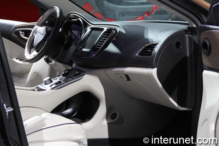 2015-Chrysler-200C-interior
