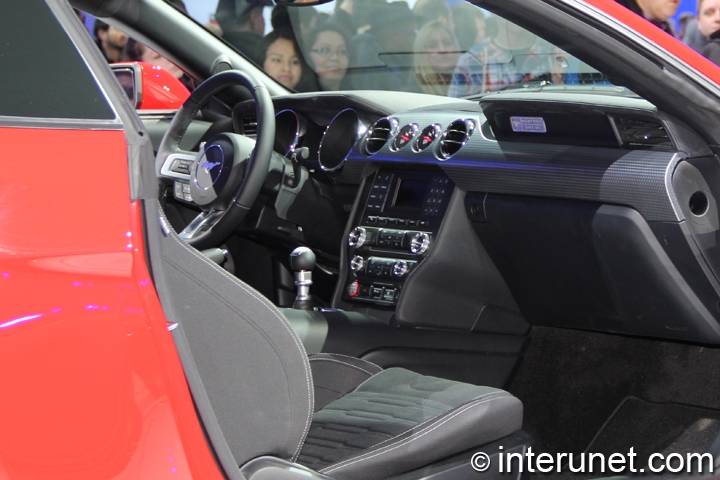 2015-Ford-Mustang-GT-interior