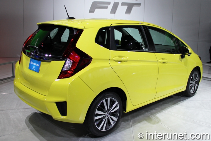 2015-Honda-Fit-rear-side-view