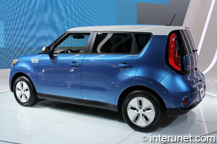 2015-Kia-Soul EV-rear-side view