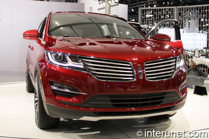 2015-Lincoln-MKC-front-view
