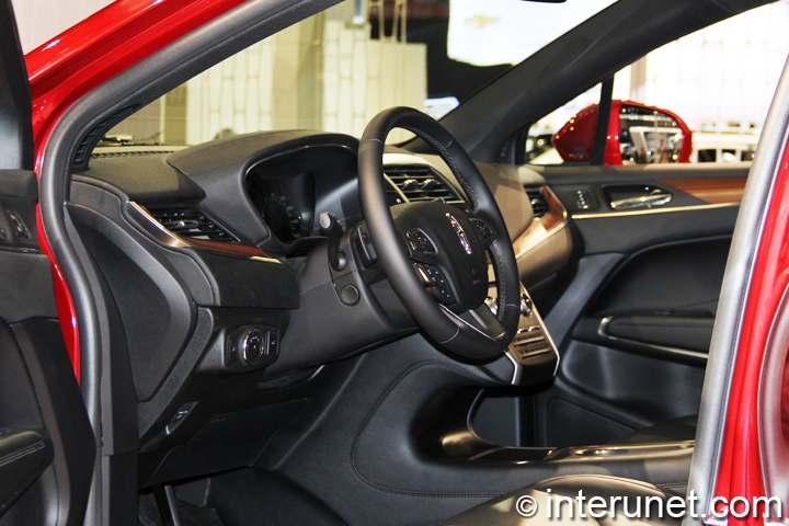 2015-Lincoln-MKC-interior