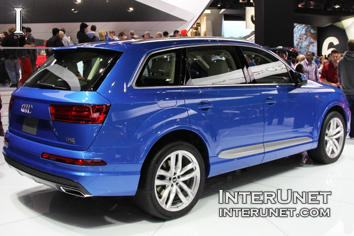 2016 Audi Q7 rear side