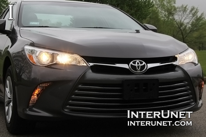 2016-Toyota-Camry-front-lights